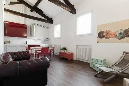 Red Immerso Tra Le Mura Bolognesi Lejlighed