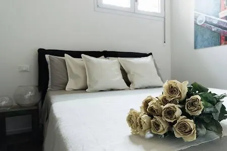 Red Immerso Tra Le Mura Bolognesi アパート *