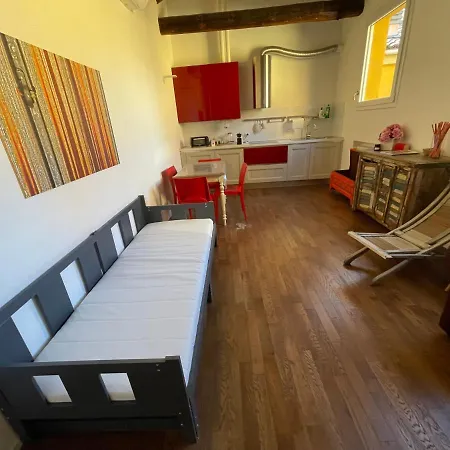 Apartment Red Immerso Tra Le Mura Bolognesi