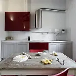 Red Immerso Tra Le Mura Bolognesi *