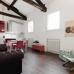 Red Immerso Tra Le Mura Bolognesi 아파트