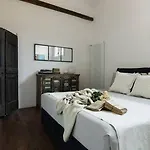 Red Immerso Tra Le Mura Bolognesi 아파트