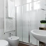 Red Immerso Tra Le Mura Bolognesi